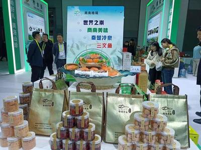 第七屆絲博會(huì)在西安開(kāi)幕 商洛美食和新農(nóng)產(chǎn)品引人注目