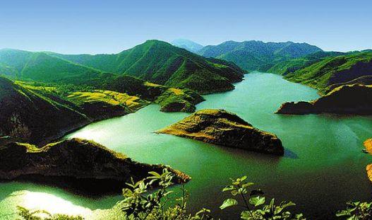 陜西商洛自然風(fēng)光:云海、秦楚一柱、溶洞仙境