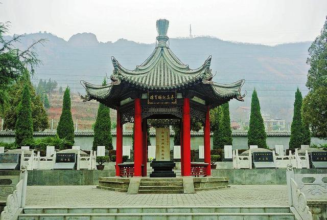 革命舊址破敗不堪無人問津 卻在不遠處建新館_商洛市