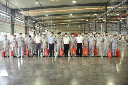 高溫慰問 東風有限管理層為一線員工送清涼