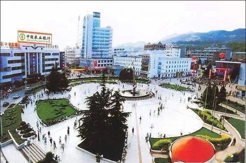 商洛市區(qū)中心廣場(chǎng)噴泉開放了，但變小了